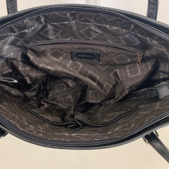 Nine West 🌺 Black carry all/ shoulder bag/purse, with silver tone hardware - Picture 7 of 11